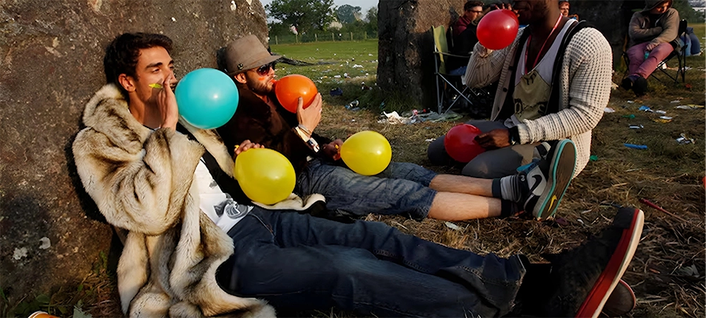 teenagers using galaxy gas