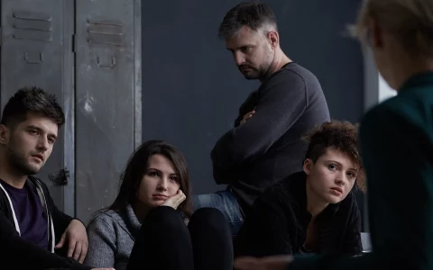 young people participating in group therapy for alcohol addiction